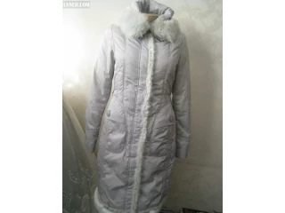 Пальто куртка серебристо-серая с капюшоном зима