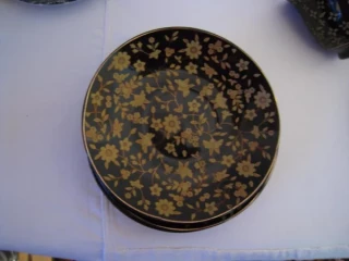 Блюдца чайные черные с золотистым растительным рисунком 4 шт.